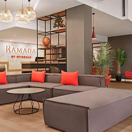 Ramada By Wyndham Valencia Almussafes Hotel Kültér fotó